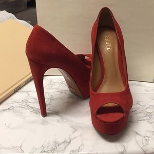 Schutz pumps US 8 EU39